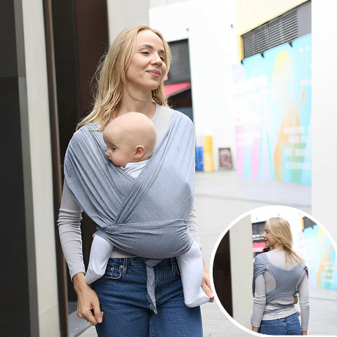 Echarpe  porte bebe gris clair bebe sent en sécurité contre sa maman