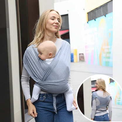 Echarpe  porte bebe gris clair bebe sent en sécurité contre sa maman