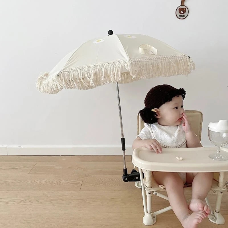 Ombrelle pour poussette Type C l'enfant assis dans sa chaise au salon