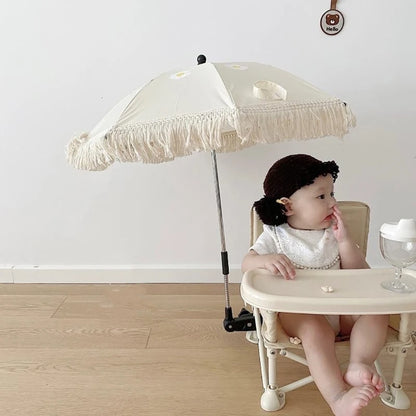 Ombrelle pour poussette Type C l'enfant assis dans sa chaise au salon