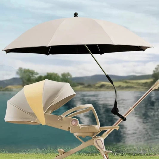 Ombrelle poussette beige fixé sur une poussette