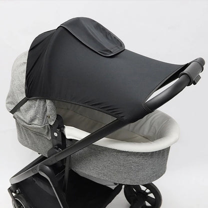 Pare soleil pour pousette avec fenêtre sur une poussette