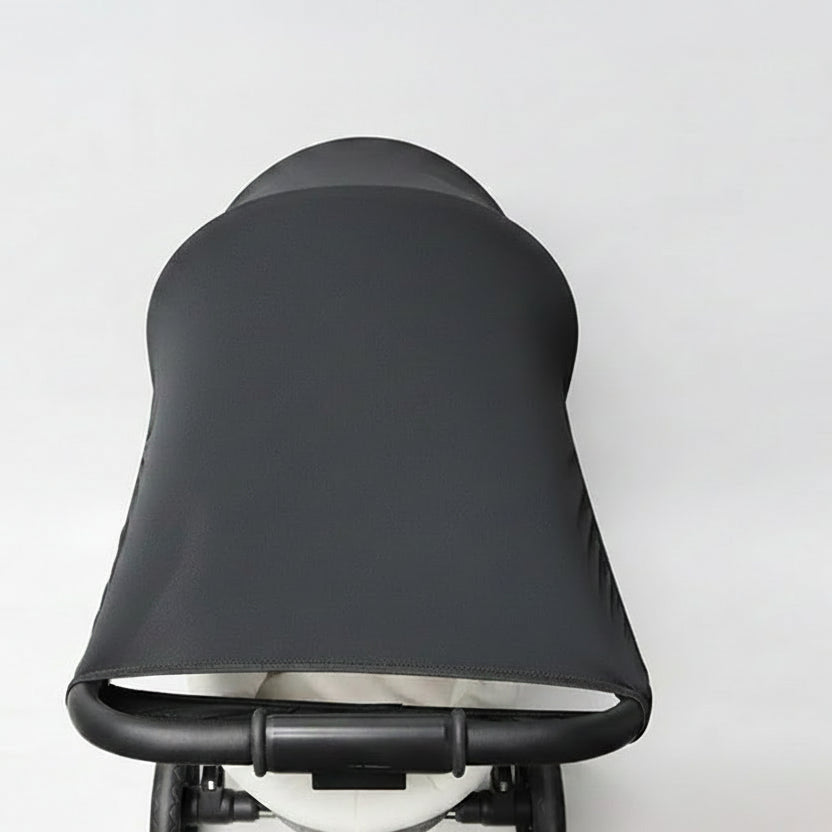 Pare soleil pour poussette sans fenêtre  sur une poussette