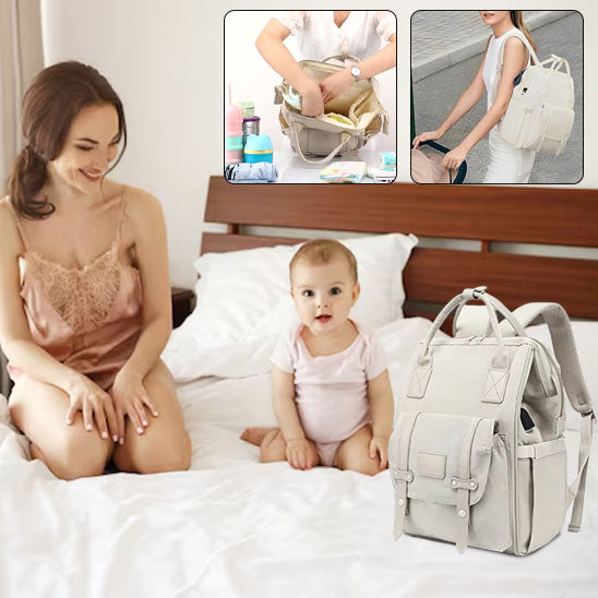 sac à dos à langer beige, maman assise sur son lit avec  bébé