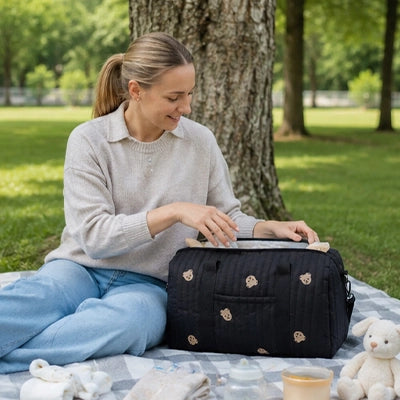 sac a langer noir maman qui fouille