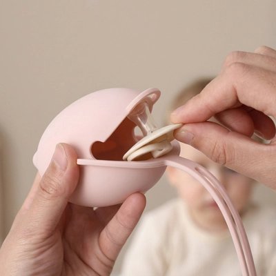 Boite a tetine​ bebe rose maman range la tétine