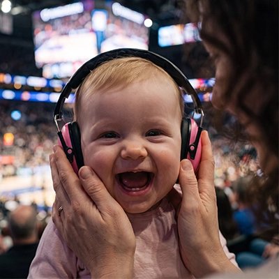 Casque anti bruit bébé rose bébé tout joyeux en plein concert