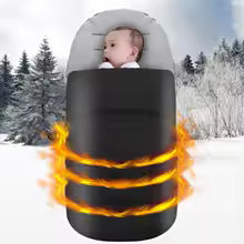 chancelière pour poussette gris clair bébé bien envélopé en hiver