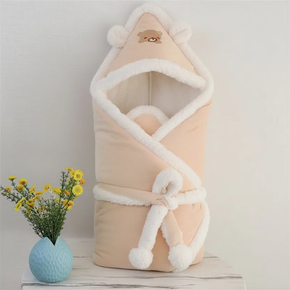 nid d'ange bebe beige posé sur présentoir