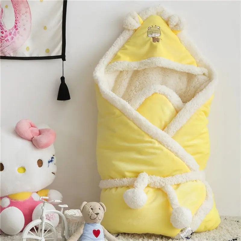 nid d'ange bebe jaune bien présenté
