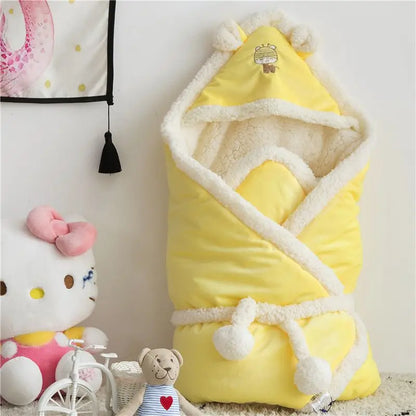 nid d'ange bebe jaune bien présenté