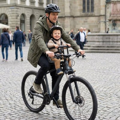 Porte bebe velo gris noir papa en ville avec son bébé 