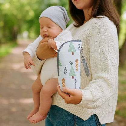 Porte biberon     forêt maman tient son bébé endormit