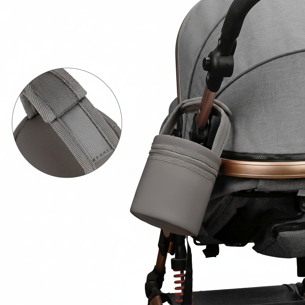 porte biberon brun attaché sur la poussette