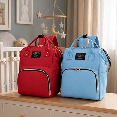 Sac a dos a langer bleu , rose sur un présentoire