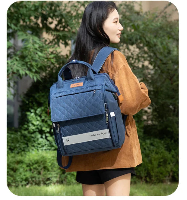 sac à langer sac à dos bleu sur le dos 