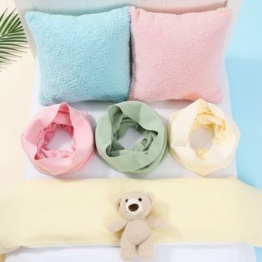 Tour de cou enfant rose ,vert et blanc bien exposés